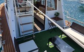 Charming Boat House In Barcelona With Big Terrace And Solarium